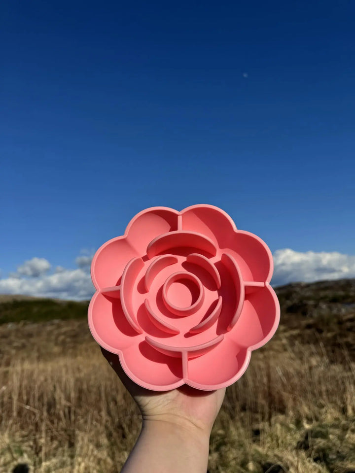 Rose slowfeeder  |  Pawesomeday.no
