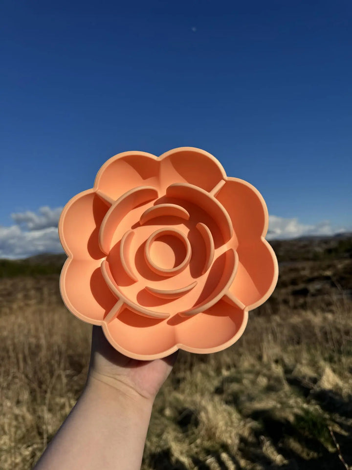 Rose slowfeeder  |  Pawesomeday.no