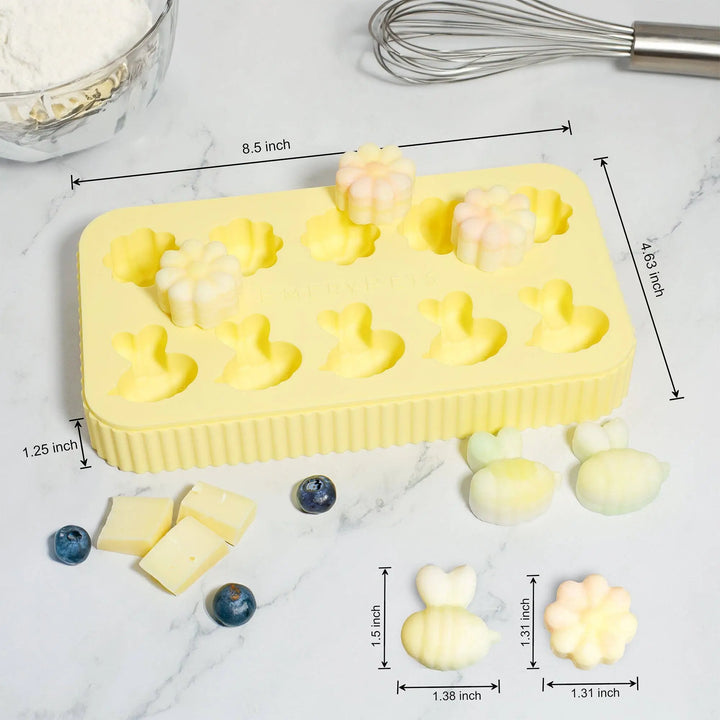 Bee + Daisy Treat Mold  |  Pawesomeday.no