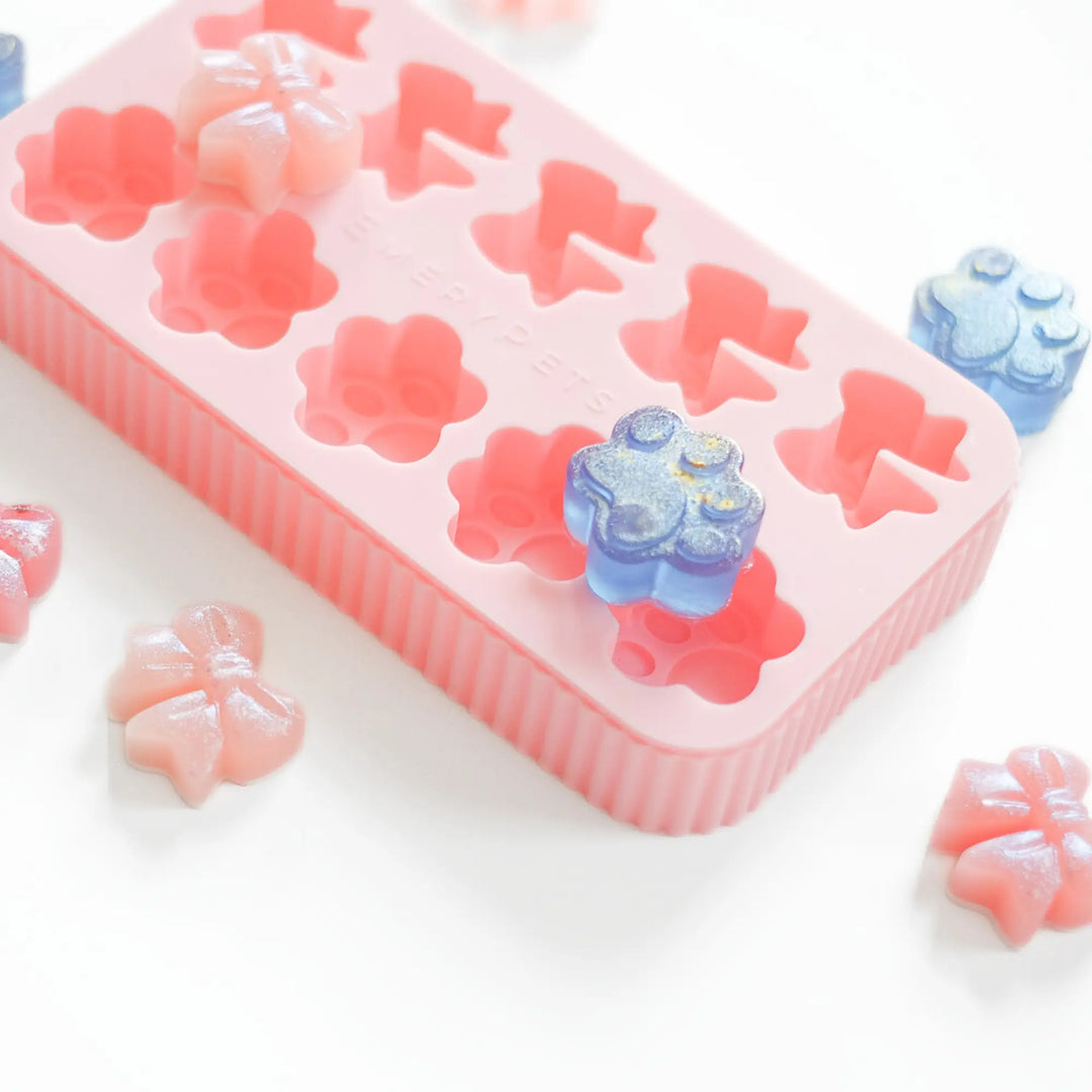 Bow + Paw Treat Mold  |  Pawesomeday.no