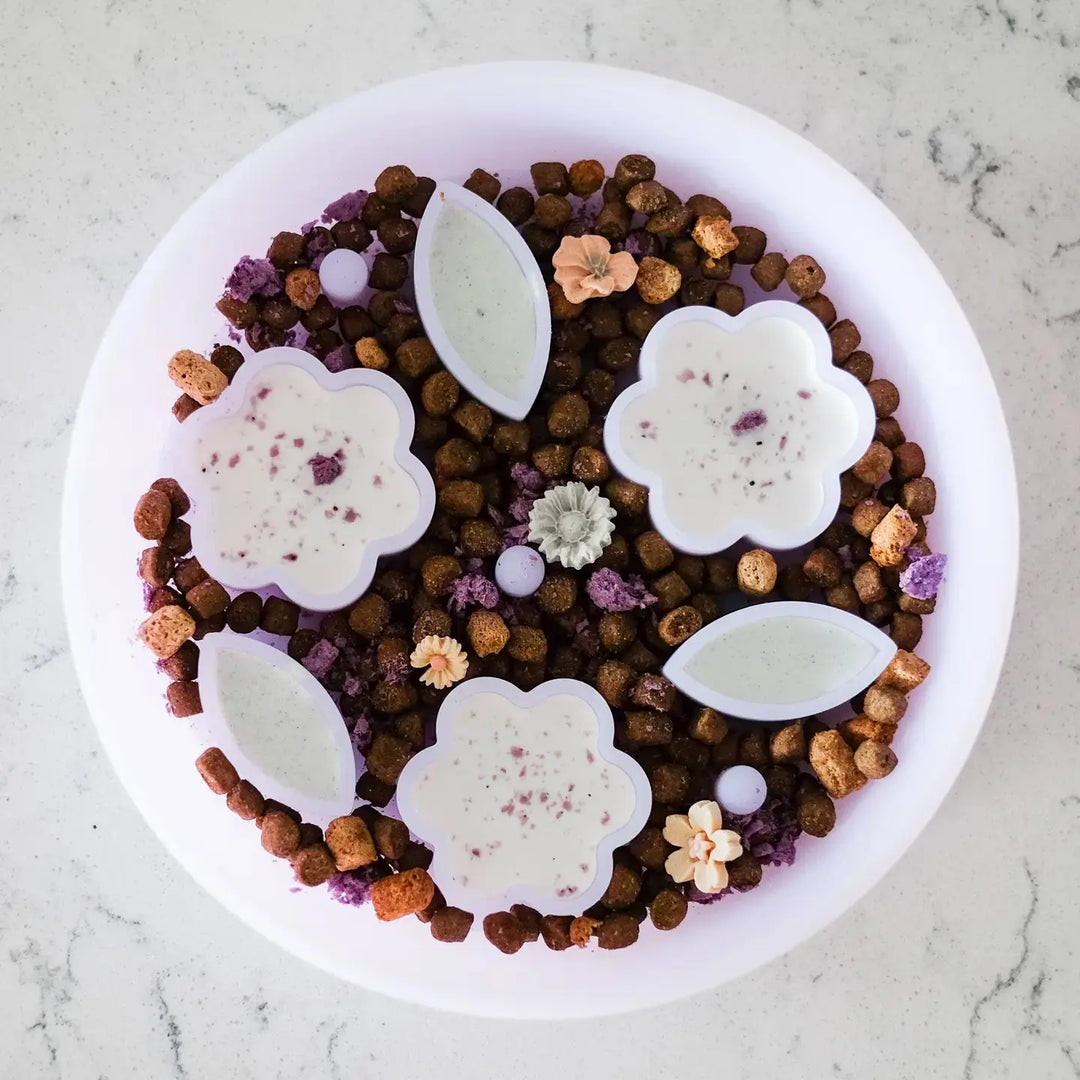 Flower + Leaf Slowfeeder I EmeryPets I Pawesomeday  |  Pawesomeday.no