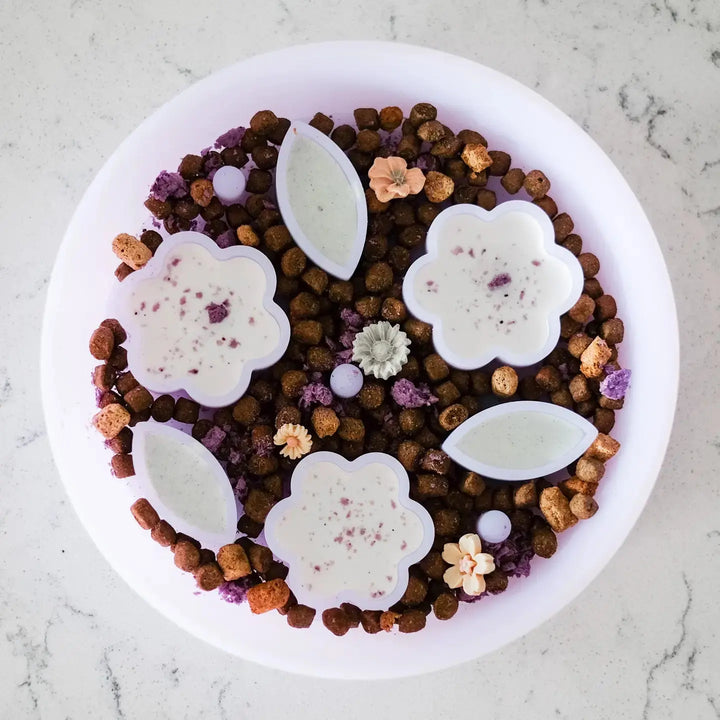 Flower + Leaf Slowfeeder I EmeryPets I Pawesomeday  |  Pawesomeday.no