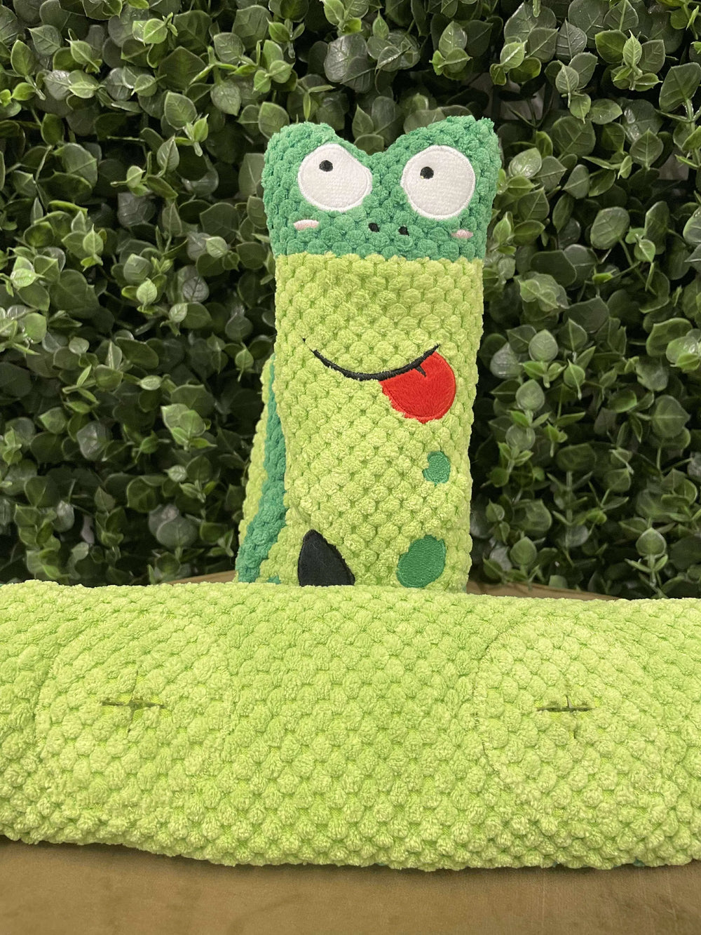 Slange I Snuseleke til hund  |  Pawesomeday.no