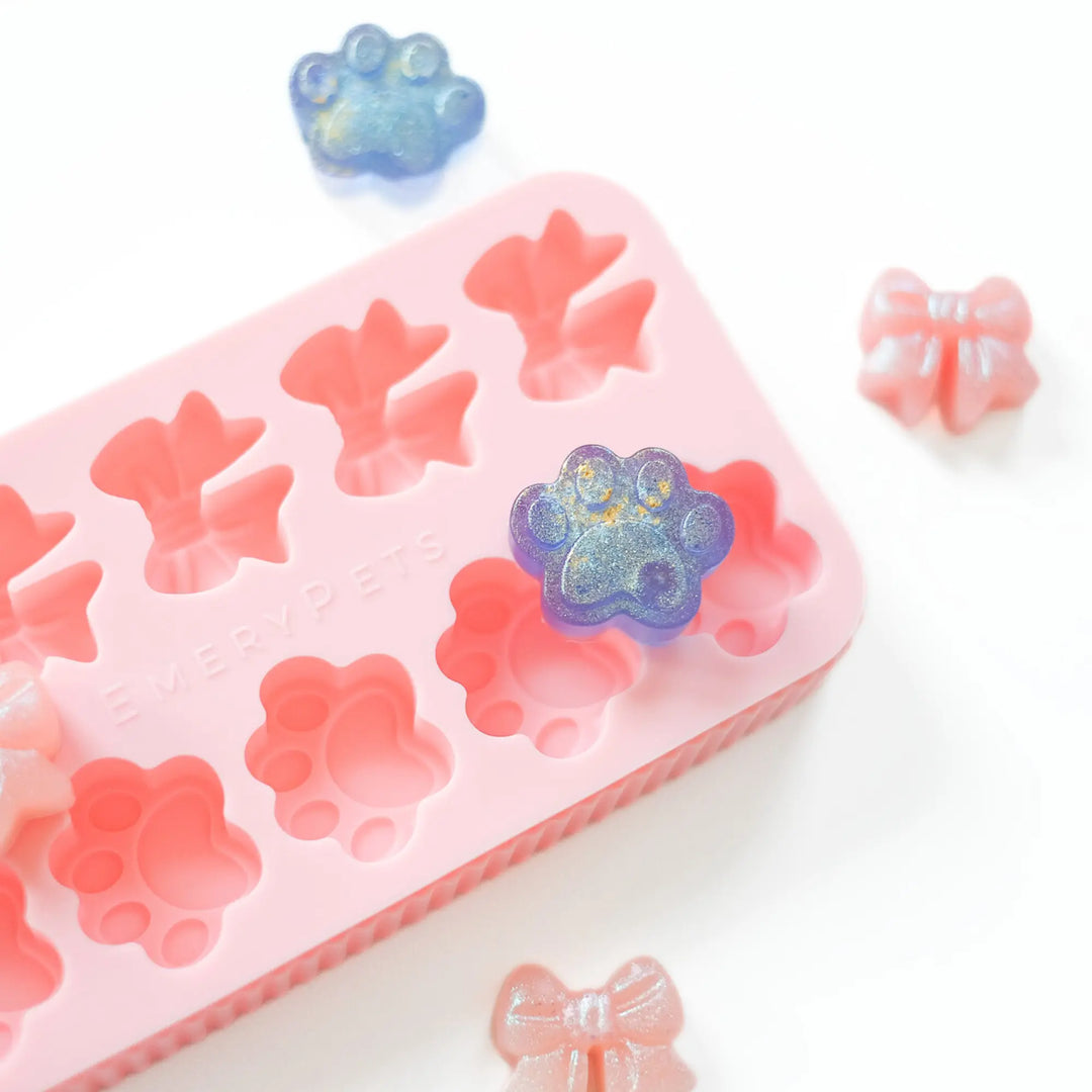 Bow + Paw Treat Mold  |  Pawesomeday.no