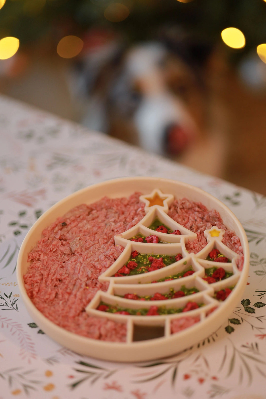 Juletre slowfeeder  |  Pawesomeday.no