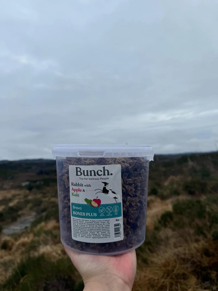 Treningsgodbiter av kanin, eple og grønnkål | Bunch | 1kg  |  Pawesomeday.no
