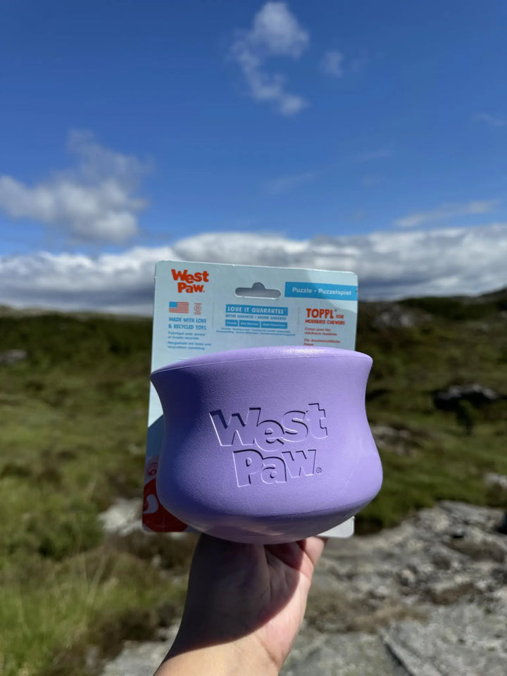 TOPPL Treat Toy lavendel - West Paw  |  Pawesomeday.no