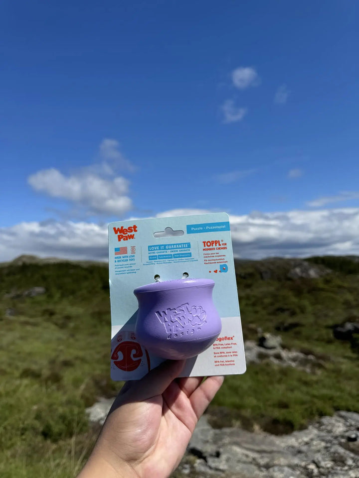 TOPPL Treat Toy lavendel - West Paw  |  Pawesomeday.no