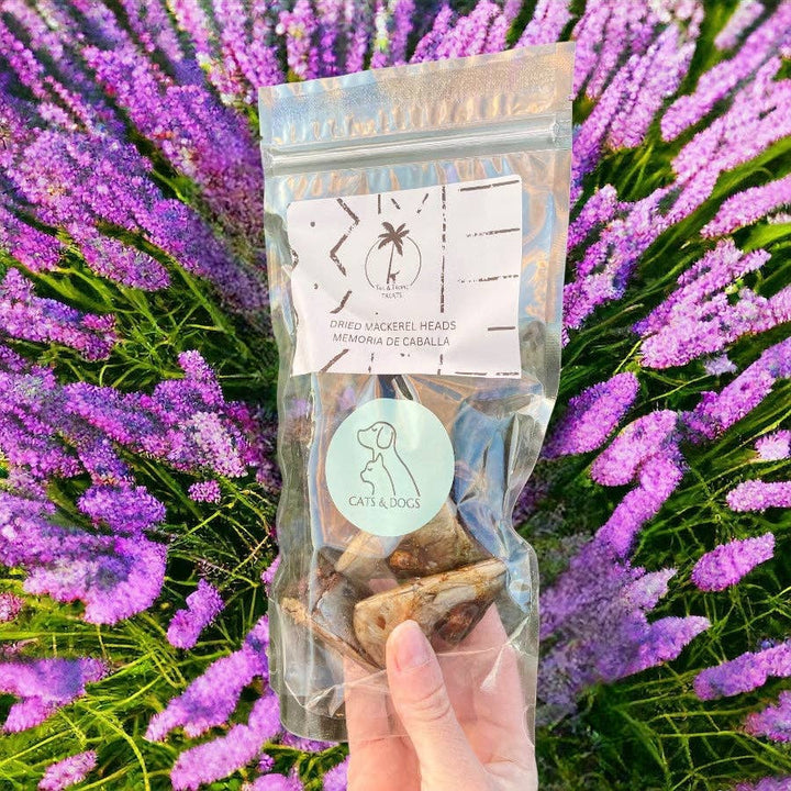 DRIED MACKEREL HEADS - Dehydrated natural snack for dogs and cats  |  Pawesomeday.no