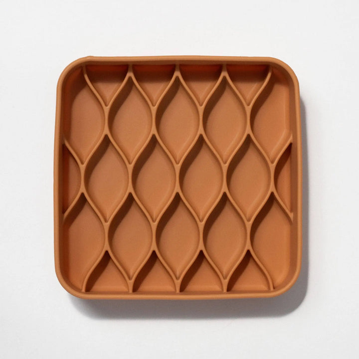 Dogged - argyle slow feeder bowl - nutmeg  |  Pawesomeday.no