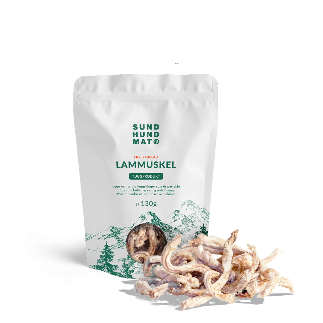 Pose med frysetørket lammemuskel 130 g fra Sund Hundmat, med tørkede muskelstrimler foran posen